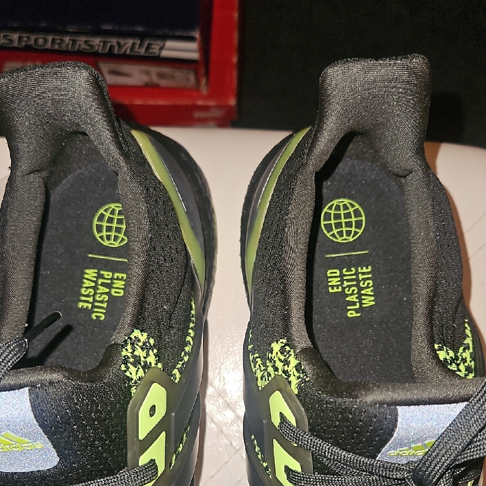 Adidas Ultraboost Black and Neon Green Shoes - Picture 8 of 8